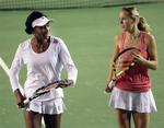 Venus Williams har dannet doublepar med Caroline Wozniacki to gange, men på hver sin side af nettet har amerikaneren vundet alle tre indbyrdes opgør. 