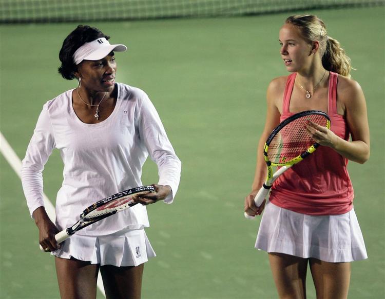 Venus Williams har dannet doublepar med Caroline Wozniacki to gange, men på hver sin side af nettet har amerikaneren vundet alle tre indbyrdes opgør. 