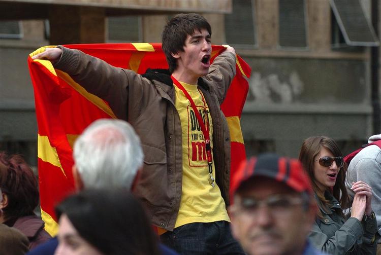 Demonstranter på gaden i Makedoniens hovedstad Skopje kræver, at landet skal beholde sit navn trods modstand fra Grækenland. 