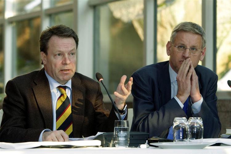 Ilkka Kanerva (tv) sammen med udenrigsminister-kollegaen Carl Bildt fra Sverige.Billedet er taget mandag, mens han stadig var »frisk på krop og sjæl«. 