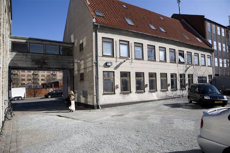 Kulturhuset på Dortheavej 61 bliver amputeret, hvis ungdomshuset flytter ind, mener lokaludvalg. 