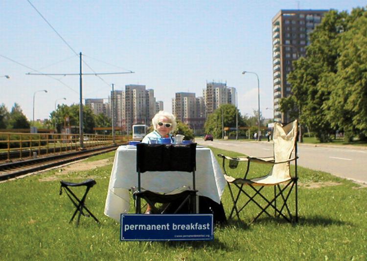 En 'Permanent Breaktfeast'-deltager foreviget ved en tidligere lejlighed. 
