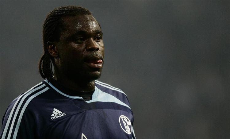 Gerald Asamoah blev skiftet ud i det 73. minut og erstattet af Søren Larsen. 
