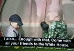 Kom med alle dine venner til Det Hvide Hus, så får I mad og legetøj«, trygler dukken, der forestiller George W. Bush.Foto: Al-Aqsa TV/MEMRI 
