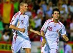 Liverpools Torres (til venstre) og Arsenals Fabregas i aktion for Spanien under en EM-kvalifikationskamp mod Liechtenstein i september måned. 