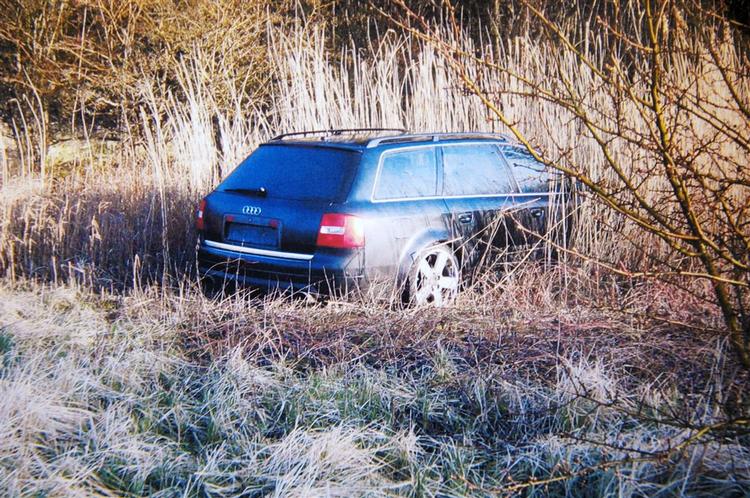 Det var denne Audi-bil, som politiet fandt i går i et grønt område i Hvidovre - ikke langt fra liget af den ældre mand. 