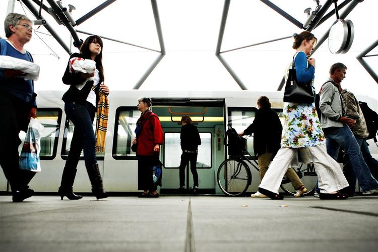Så glade er verdens heldigste metro-passagerer. 