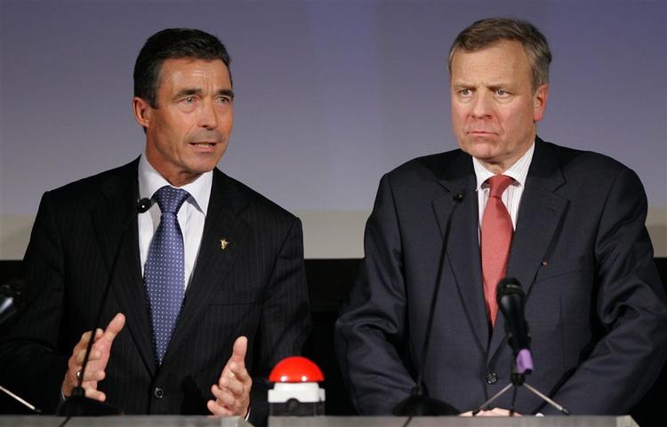 Statsminister Anders Fogh Rasmussen (V) og NATO's generalsekretær Jaap de Hoop Scheffer præsenterer alliancens nye tv-kanal. 