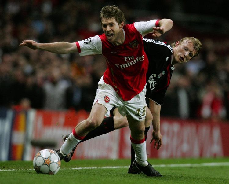 Hleb takles af Liverpools Kuyt. Fotoet her gengiver ikke den omdiskuterede straffediskussion. 