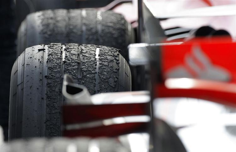 I weekenden afvikles Formel 1 grandprix i Bahrain, hvis kronprins har bedt præsidenten for den internationale motorunion om at holde sig væk. 