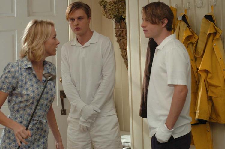 Naomi Watts er glimrende som den  beslutsomme, forpinte kvinde i den gode og effektivt skræmmende 'Funny Games'. Billede fra filmen. 