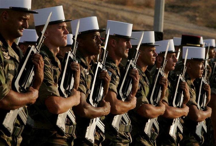 Frankrig vil sende en bataljon soldater plus speciel specialstyrker til Afghanistan. 