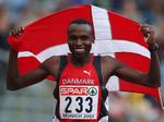 Wilson Kipketer vandt mange titler i sin karriere som 800 meter-løber. Her fejrer han guldmedaljen ved EM i München i 2002. 