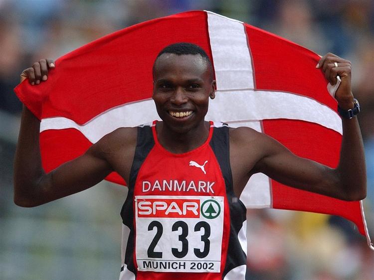 Wilson Kipketer vandt mange titler i sin karriere som 800 meter-løber. Her fejrer han guldmedaljen ved EM i München i 2002. 