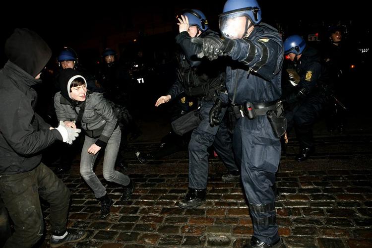 Foto fra festen i nat på Nørrebro, der udviklede sig til tumulter. 