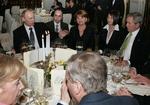Vladimir Putin og George W. Bush fik hinanden til bords under middag på Nato-topmødet. 
