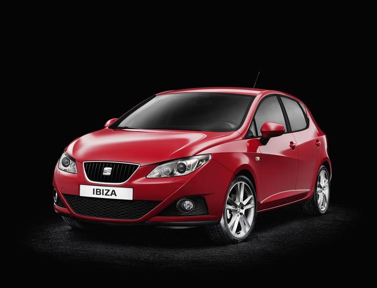 Seat Ibiza har beholdt sit navn. Formen er helt ny, men er stærkt inspireret af de større modeller, Leon og Altea. 