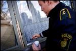Efter indbruddet er tyvene væk med fladskærmen. Men kommer politiet? Her efterforsker betjente et indbrud i Hedehusene på Sjælland. 