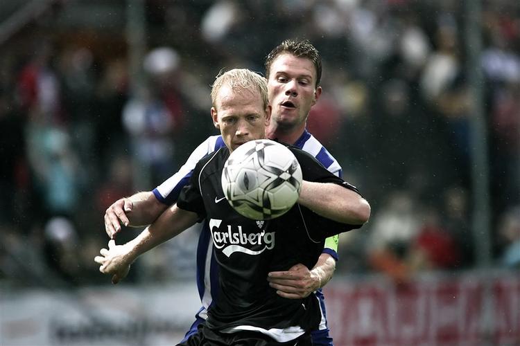 Efter Djiby Falls tre mål i onsdags var det Hans Henrik Andreasen, der scorede to hovedstødsmål, da OB vandt for anden gang på fire dage. Arkivfoto. 