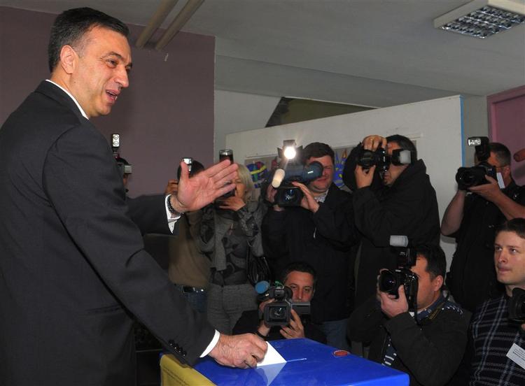 Montenegros præsident, Filip Vujanovic, erklærede sig søndag aften om vinder af præsidentvalget i den lille Balkan-stat 