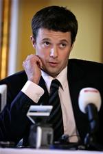 Kronprins Frederik har været i en svær situation, siden han fortalte, at han er kandidat til Den Internationale Olympiske Kommite, IOC. 