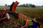 Europas landmænd har de senere år fejlagtigt modtaget 83 millioner euro i støtte. De penge kræver EU nu ind igen. 
