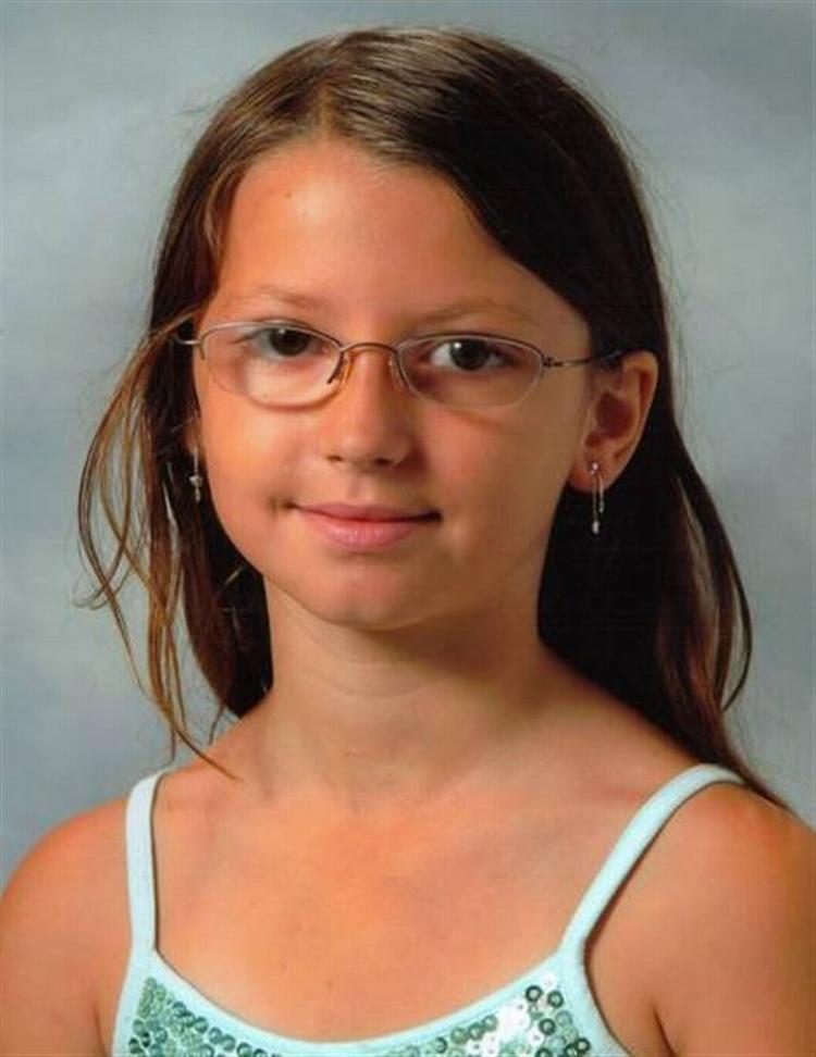 Svensk politi har sat hunde og helikoptere ind i eftersøgningen af 10-årige Engla Juncosa-Höglund. 