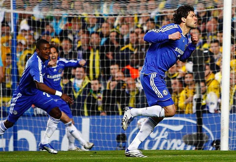 Ballack jubler efter sin tidlige scoring til 1-0. 