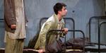 Tenoren Eric Stoklossa er blandt adskillige fremragende stemmer i Patrice Chéreaus naturalistiske, ja filmisk uhyggelige iscenesættelse af Janaceks sidste opera. Foto: Fra dvd'en 