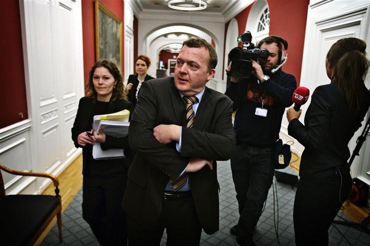 Finansminister Lars Løkke Rasmussen (V) på vej til samråd om alkohol på skatteydernes regning. 