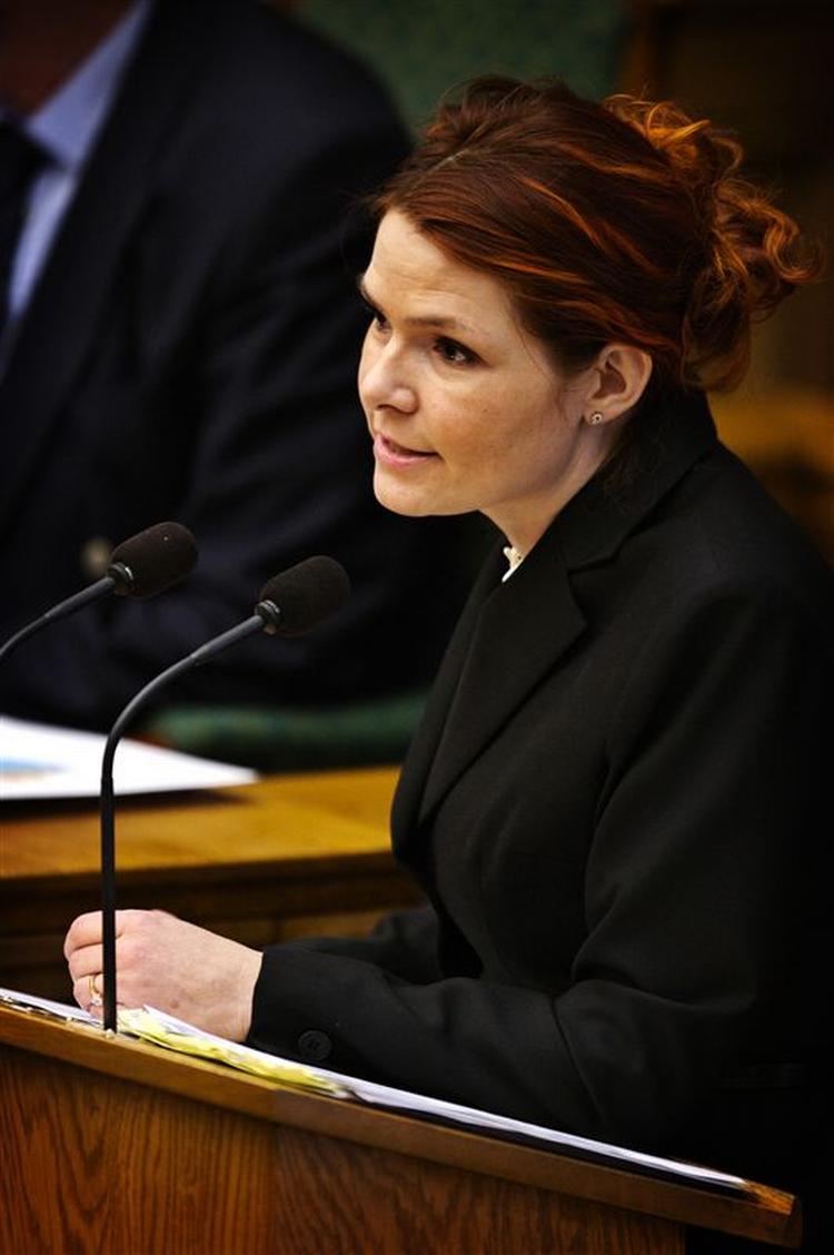 Inger Støjberg, Venstres politiske ordfører går i kødet på Helle Thorning-Schmidt. 