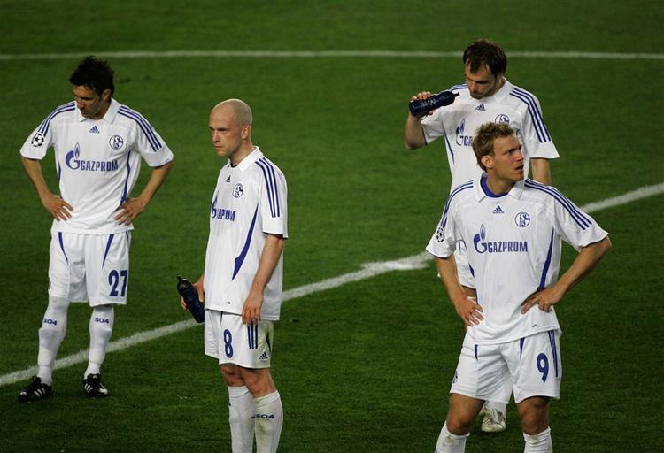 Skuffede Schalke-spillere på Camp Nou i Barcelona. 