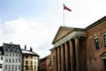 Københavns Byret begik en fejl, da de smed tilhørere og journalister  udenfor døren i terrorsag. 