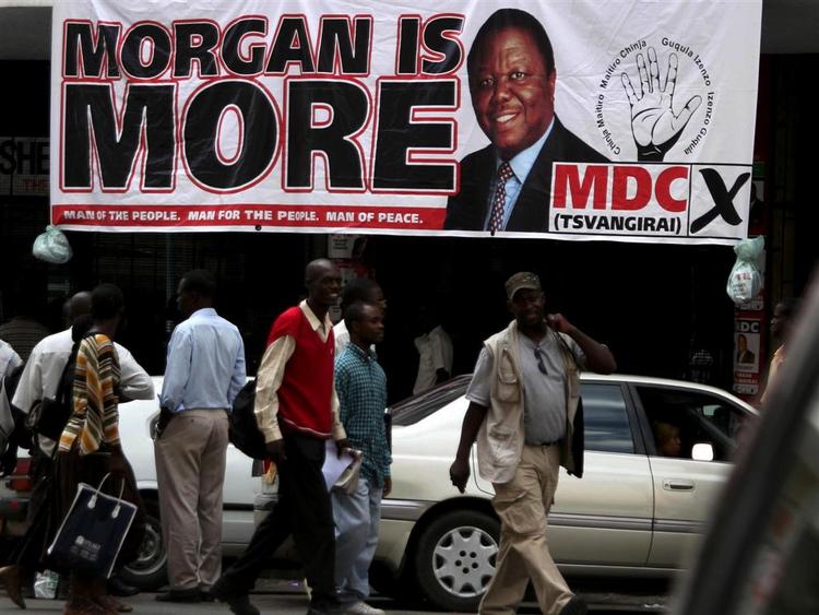 Oppositionen mener, at Morgan Tsvangirai har vundet præsidentvalget i Zimbabwe over Robert Mugabe. 
