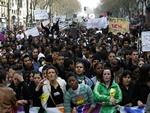 Politiet mener, at omkring 19.000 deltog i dagens demonstration i Paris. De unge mener, at de var flere end 30.000. 