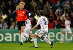 Oliver Kahn (tv.) jubler efter det, den rutinerede målmand, kalder sin vildeste fodboldaften. 