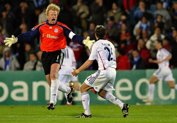Oliver Kahn (tv.) jubler efter det, den rutinerede målmand, kalder sin vildeste fodboldaften. 