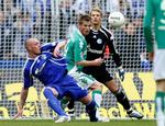 Werder Bremens svensker, Markus Rosenberg (midt) var blandt målscorerne i storsejren over Schalke. 