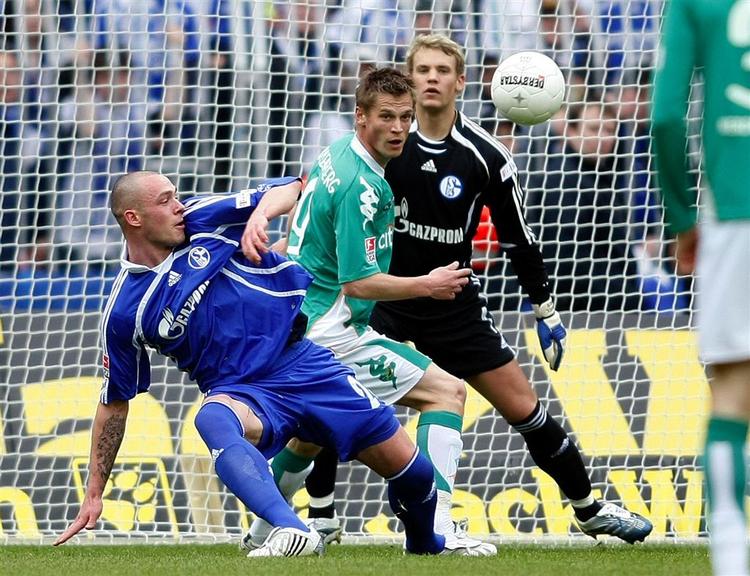 Werder Bremens svensker, Markus Rosenberg (midt) var blandt målscorerne i storsejren over Schalke. 
