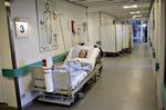 Kræftsyge har i flere tilfælde været placeret på hospitalsgange på grund af pladsmangel. Arkivfoto. 