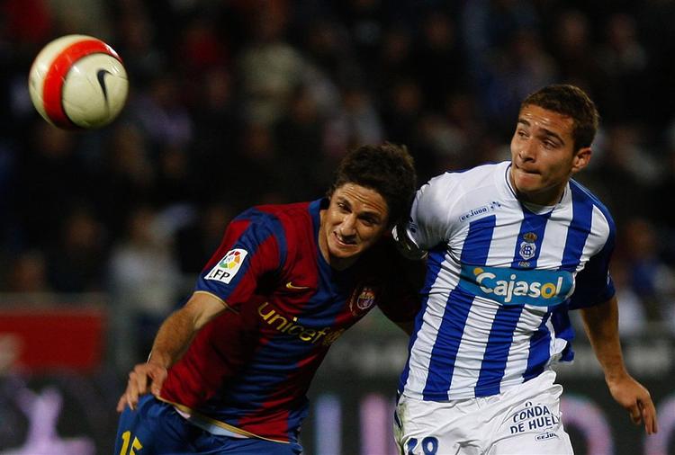 Marco Rubens (th.) scorede begge mål for Recreativo de Huelva. 
