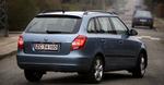 Vokseværk. Skoda Fabia Combi deler forparti med Skoda Roomster. Længere bagude er stilen mere utvetydig stationcar. Fabia Combi er vokset en anelse i højden og længden siden 1. generationsudgaven. 