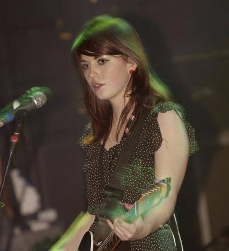 Decideret rødglødende er debuterende Blood Red Shoes med Laura-May Carter (foto) og Stephen Ansell. 