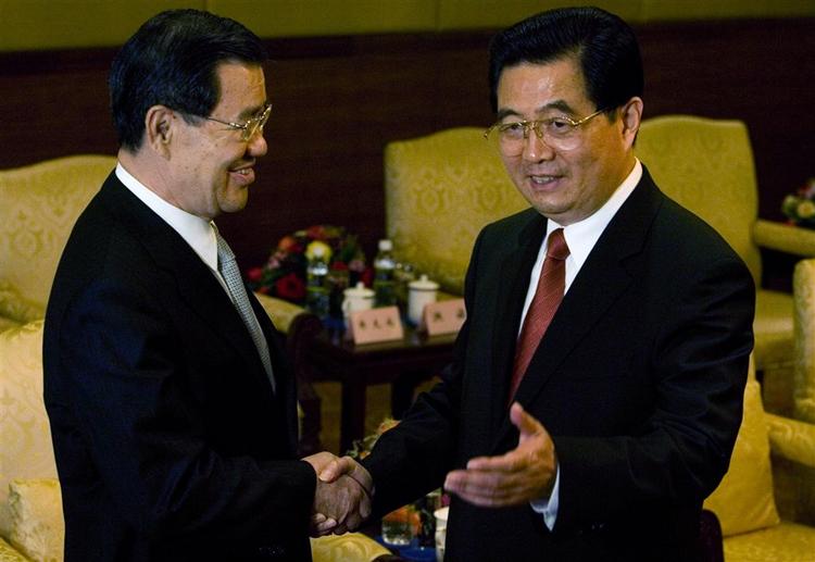 Taiwans nyvalgte vicepræsident Vincent Siew og Kinas præsident Hu Jintao mødes på den sydkinesiske ø Hainan. 
