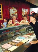 Isen hos Cold Stone Creamery er ikke billig. Til gengæld kan man få den lige som man vil have den. 