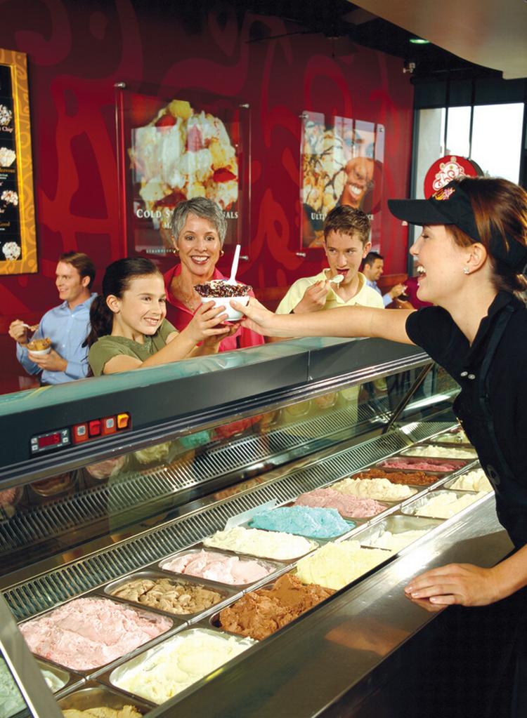 Isen hos Cold Stone Creamery er ikke billig. Til gengæld kan man få den lige som man vil have den. 