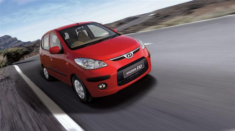 Hyundai i10 har appel til bilkøbere, der vil køre billigt, men alligevel i rimelig komfort. 
