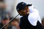 Den amerikanske golfspiller Tiger Woods ventes at være væk fra det indbringende spil i en måned på grund af en knæskade. Arkivfoto. 