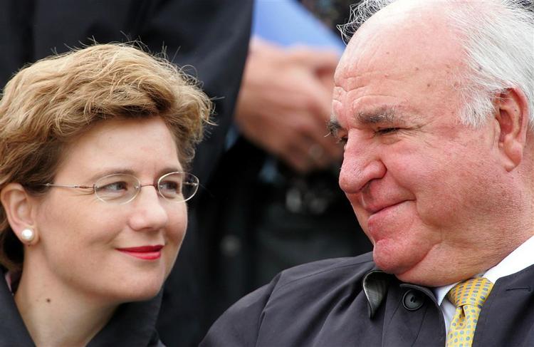Den 78-årige Helmut Kohl gifter sig i den nærmeste fremtid med sin 35 år yngre kæreste, Maike Richter. 