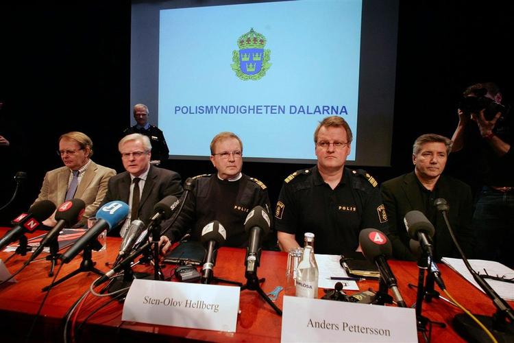 Svensk politi ærgrer sig over, at en trafikbetjent fejlagtigt ringede til den 42-årige, der er sigtet for mordet på Engla, fordi han troede, at han blot var et vidne. 